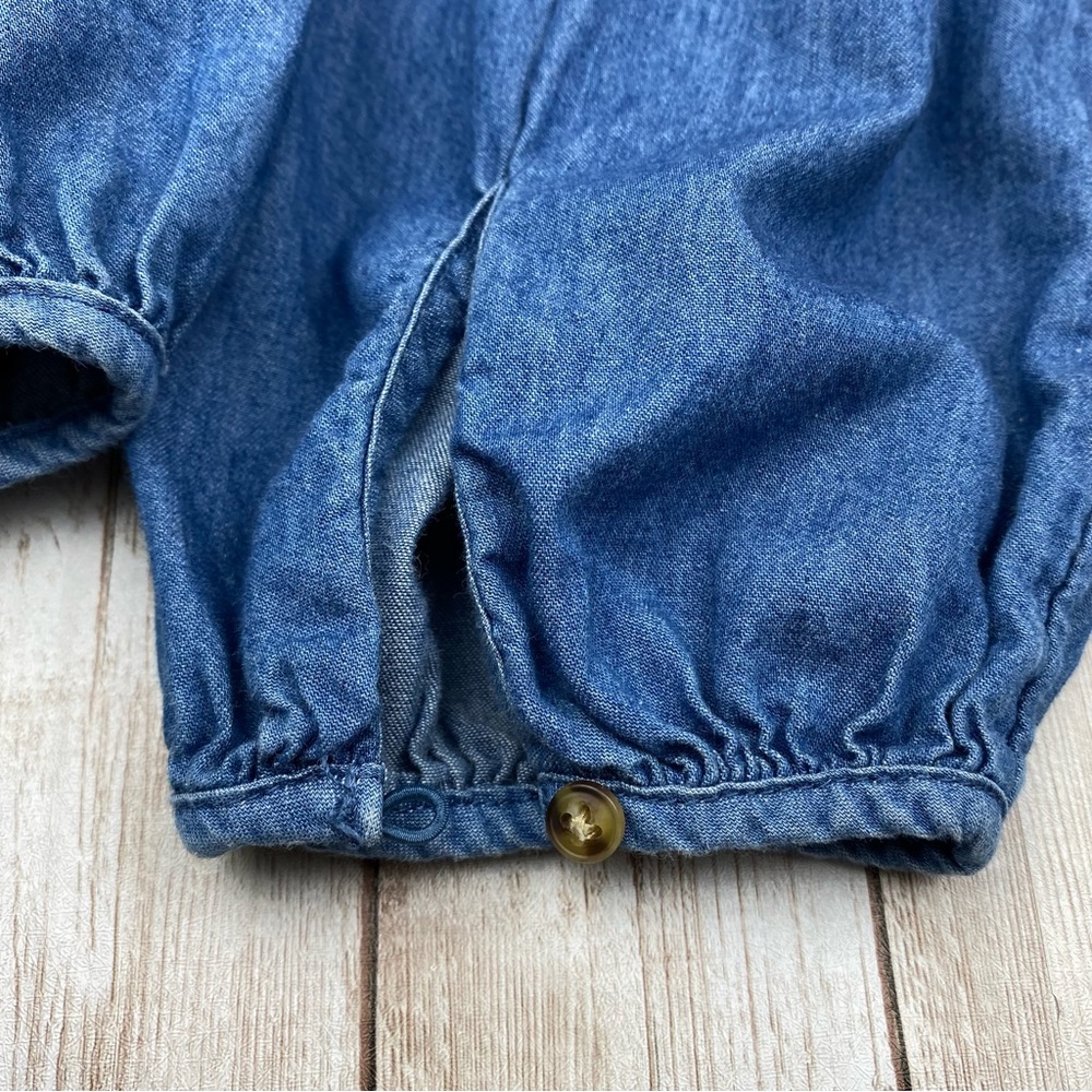 🌺$5  
Universal Thread Chambray Peplum Long Sleeve Top- S - Picture 8 of 12